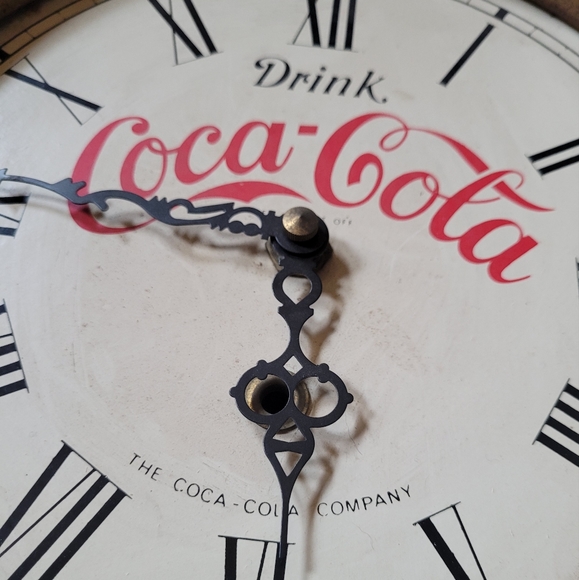 Vintage 70s Coca-Cola Wood Look Plastic Regulator Clock - Picture 7 of 10